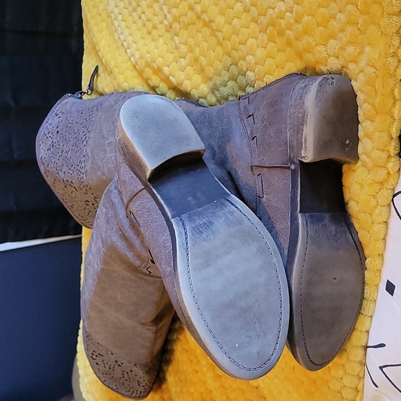 Boots - Picture 2 of 3